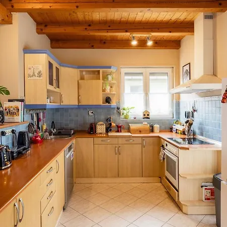 House Of Moments Maglod