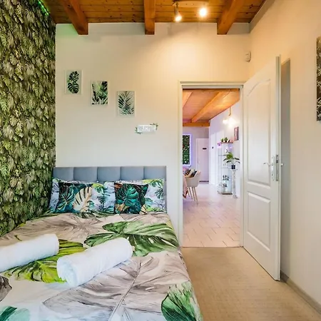 House Of Moments * Maglod